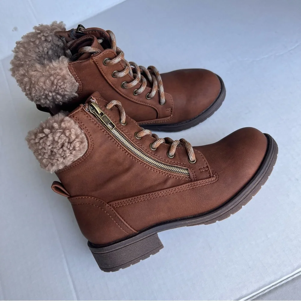 Madden Girl Sherpa trim boots size‎ 1